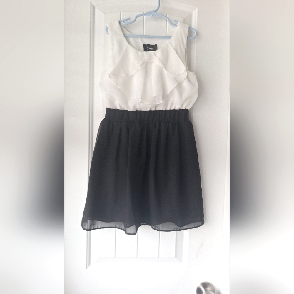 Bwear White Sleeveless Blouse
